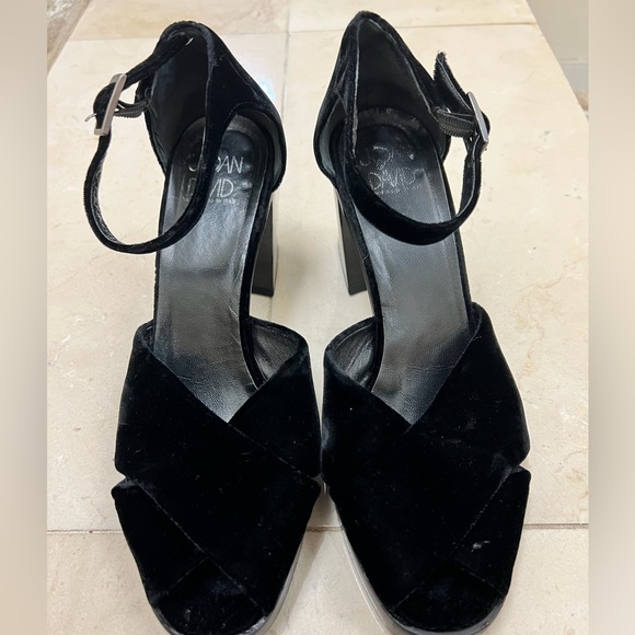 Women’s Joan & David Pumps - Picture 1 of 3